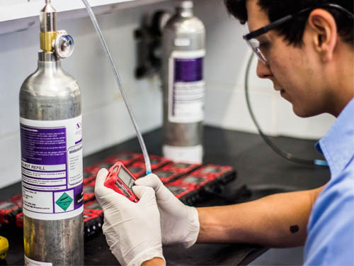 Quando optar pela locação de calibração de detector de gás e garantir conformidade normativa
